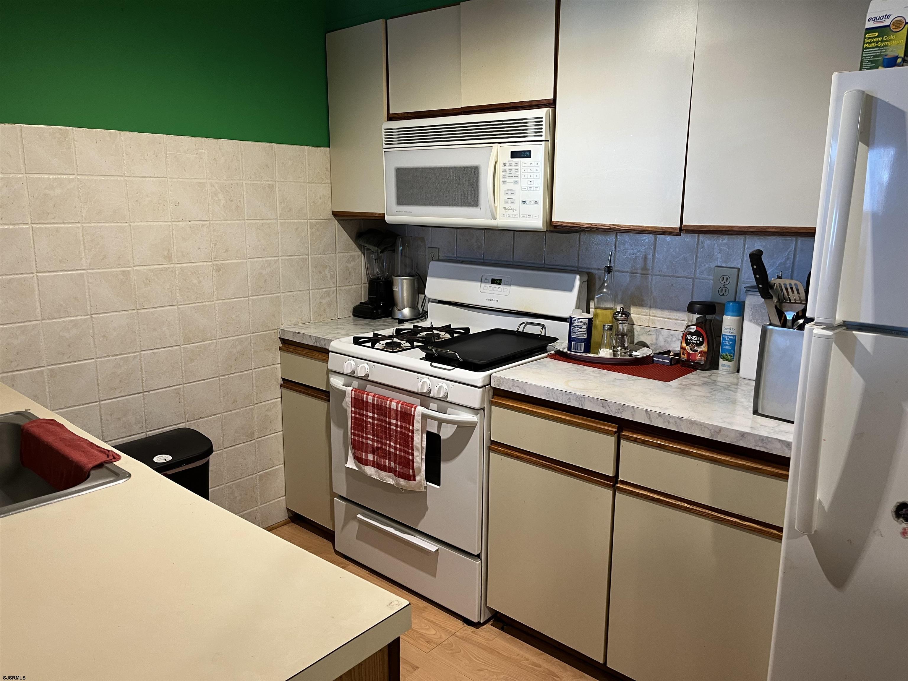 904 Skyline Condos Unit: 904