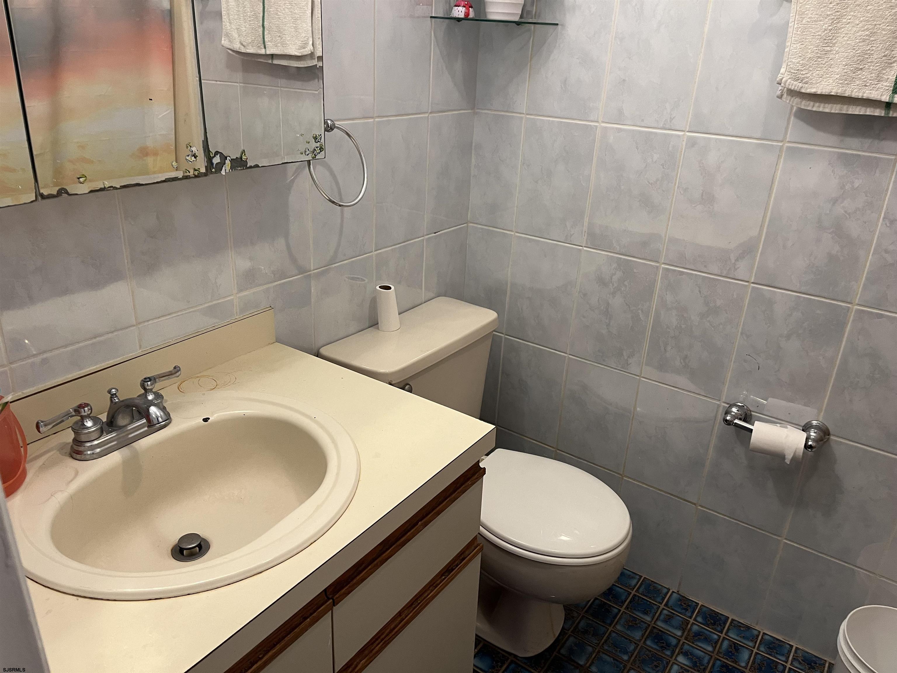 904 Skyline Condos Unit: 904