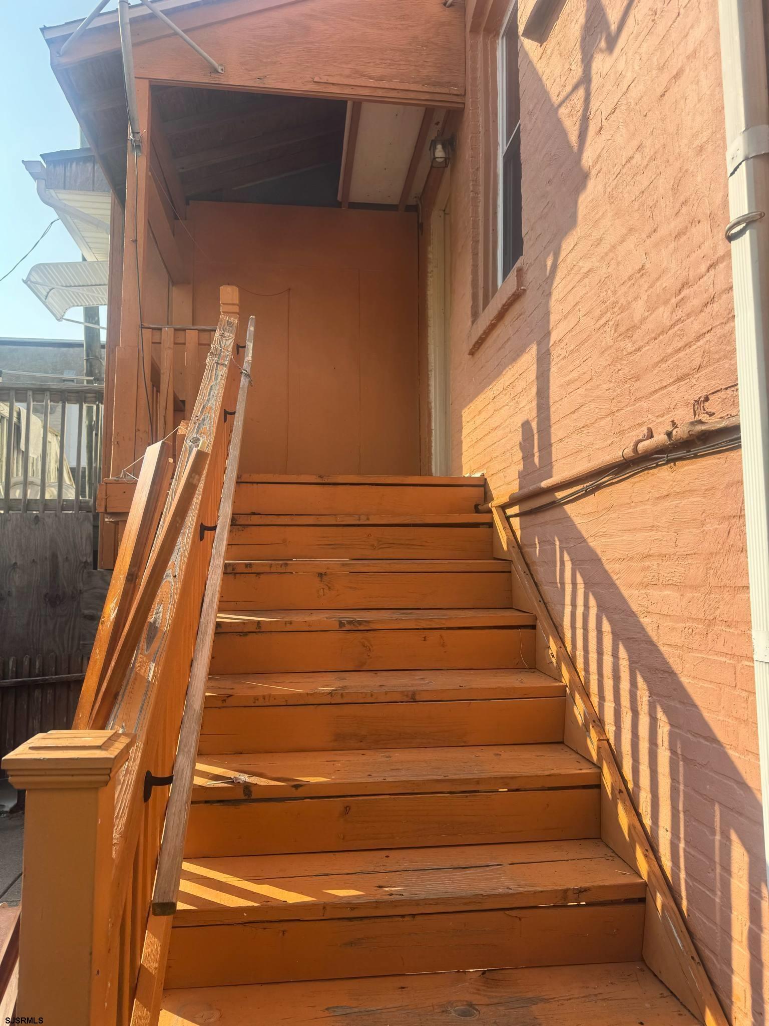 118 N MORRIS Ave