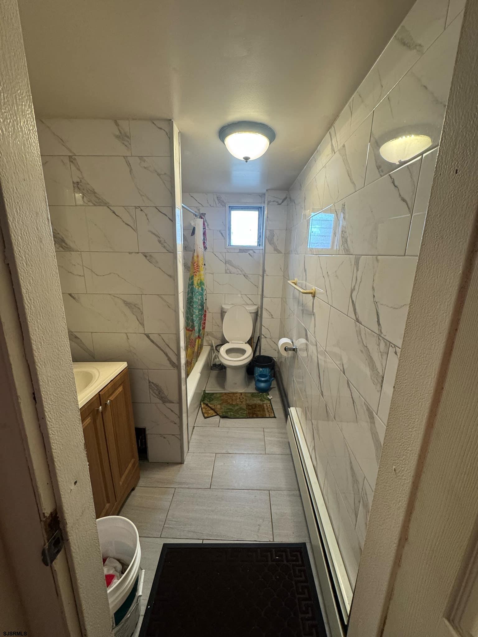 228 N TEXAS Ave