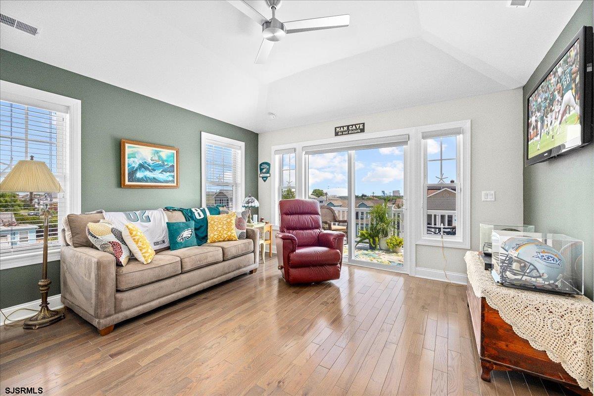 328 N Oxford Ave Ave