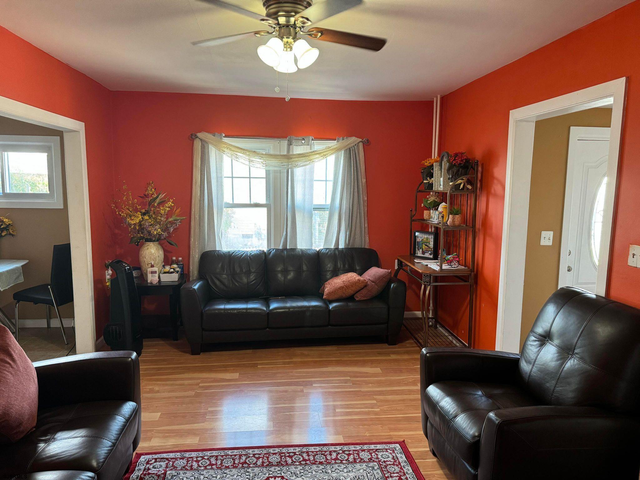 404 N WARRENA ROAD