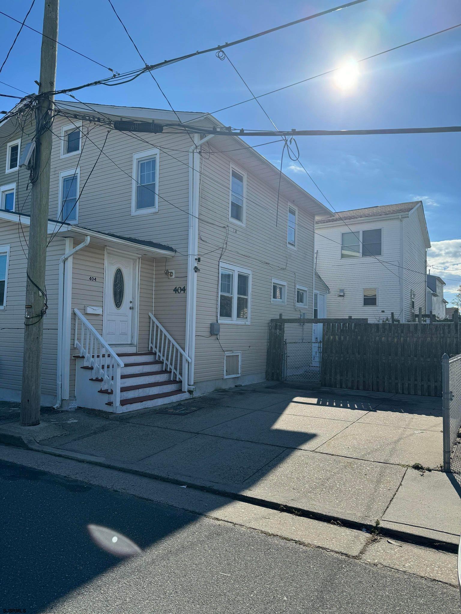404 N WARRENA ROAD