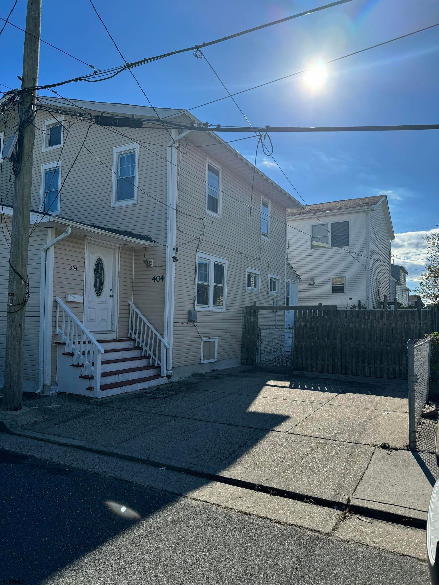 404 N WARRENA ROAD
