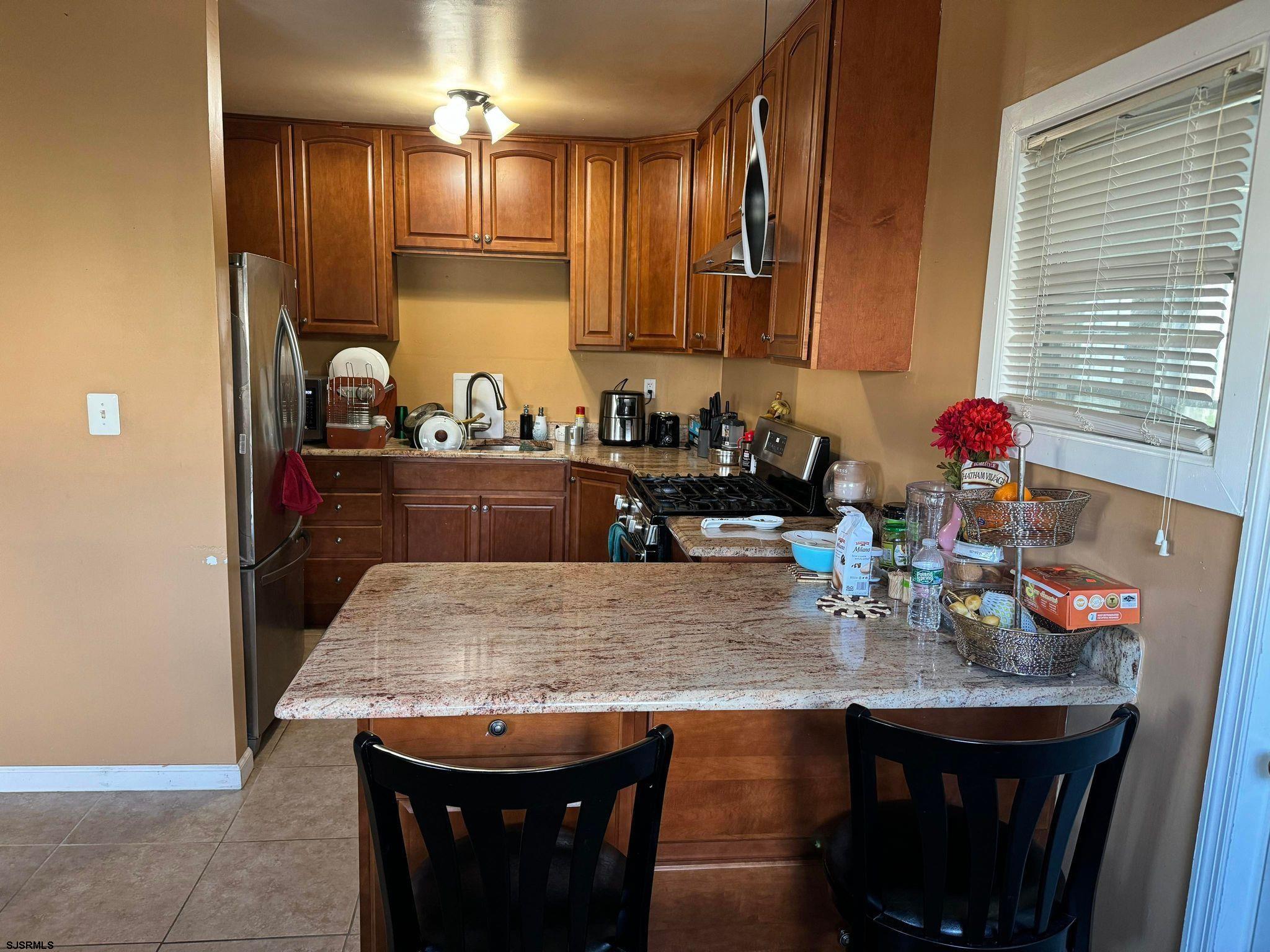 404 N WARRENA ROAD