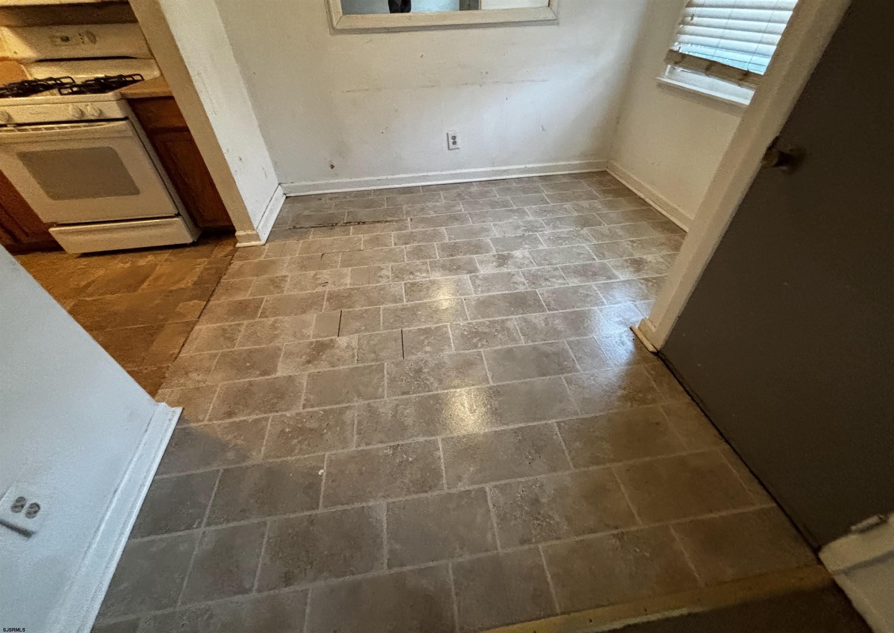 720 S New Rd Road Unit: 5B