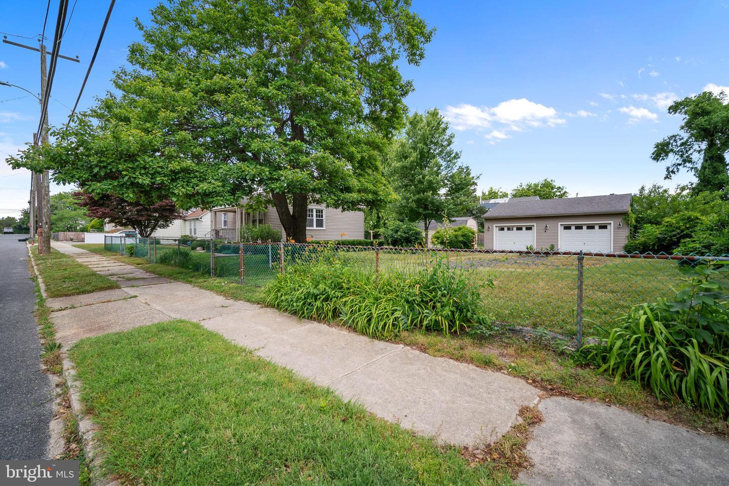 17 E Cedar Ave