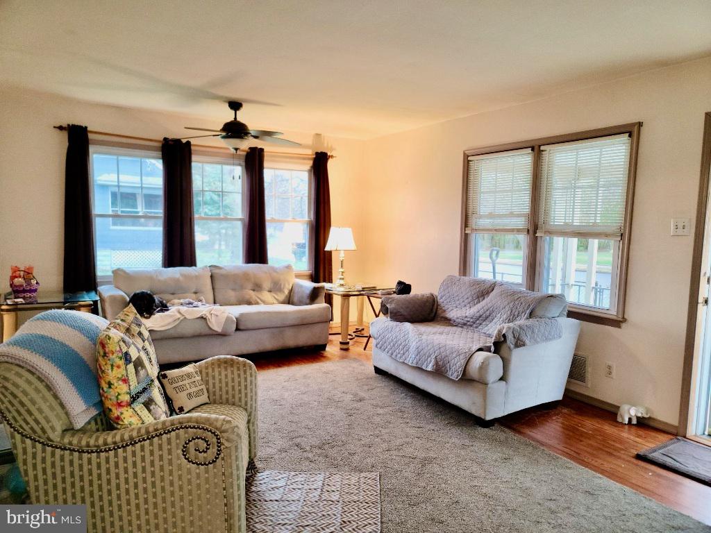 17 E Cedar Ave