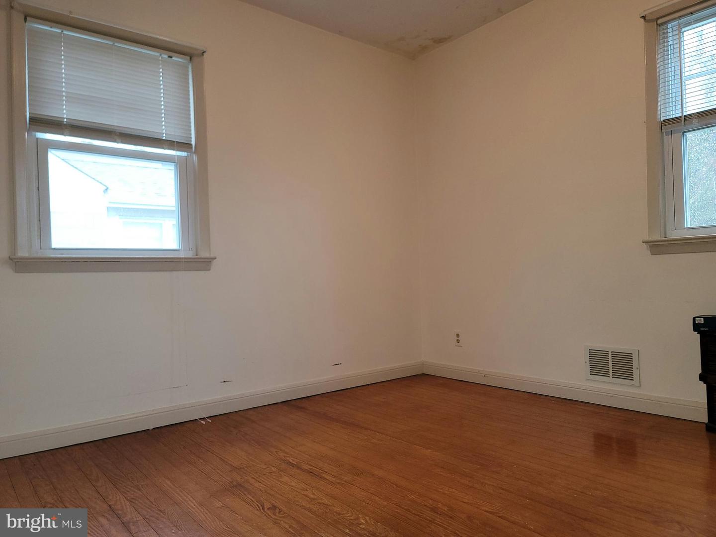 17 E Cedar Ave