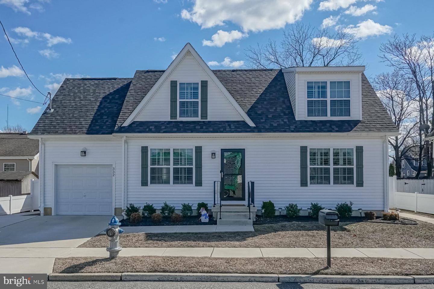 332 French St