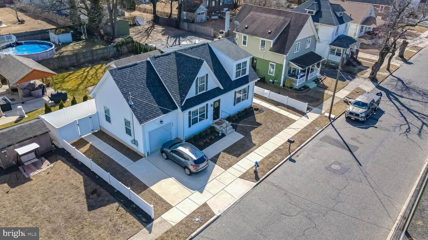 332 French St