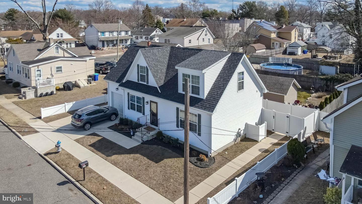 332 French St
