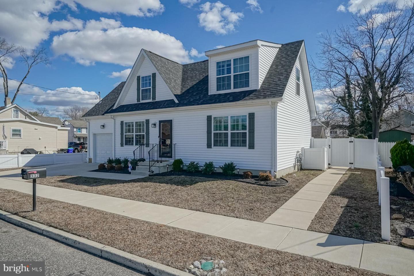 332 French St