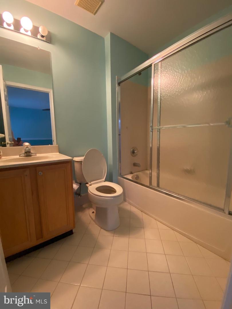 214 Country Club Dr