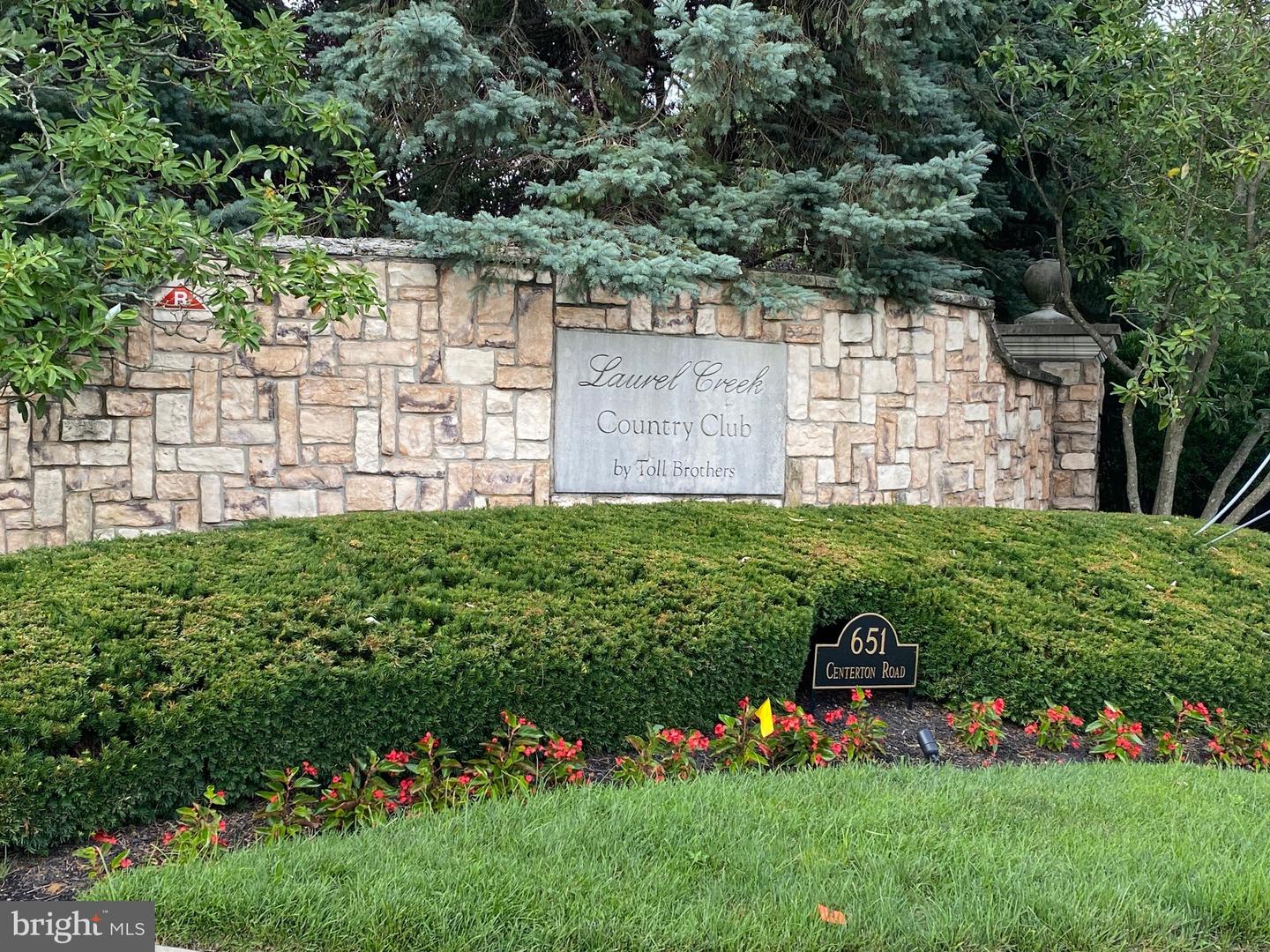 214 Country Club Dr