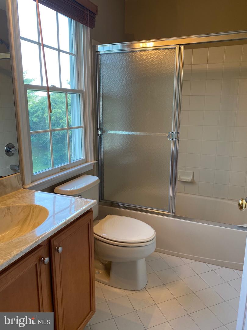 214 Country Club Dr