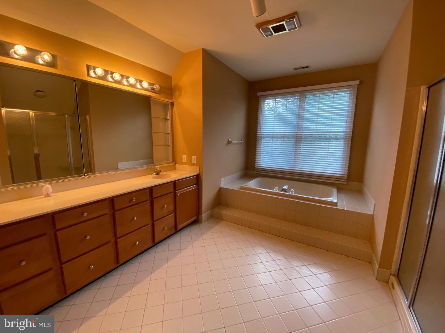 214 Country Club Dr