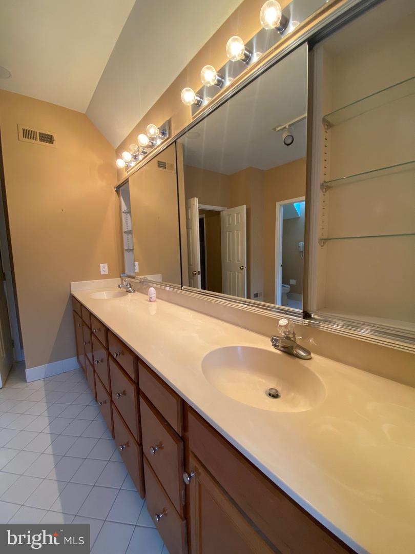 214 Country Club Dr