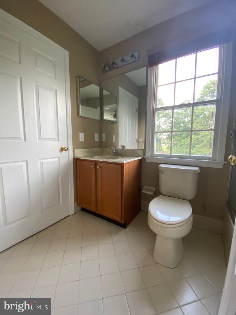214 Country Club Dr
