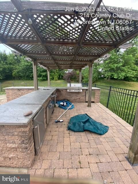 214 Country Club Dr