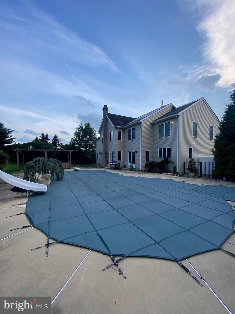 214 Country Club Dr