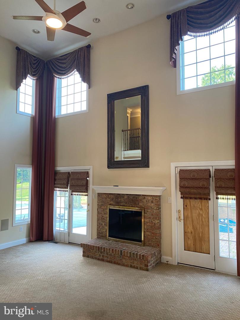 214 Country Club Dr