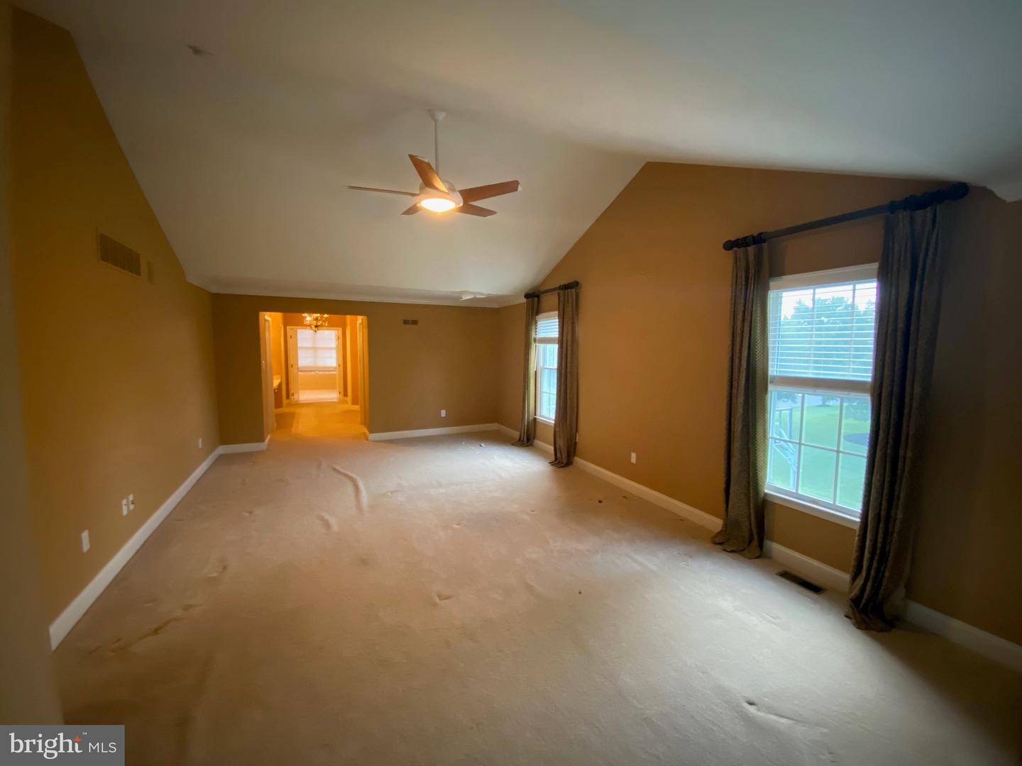 214 Country Club Dr