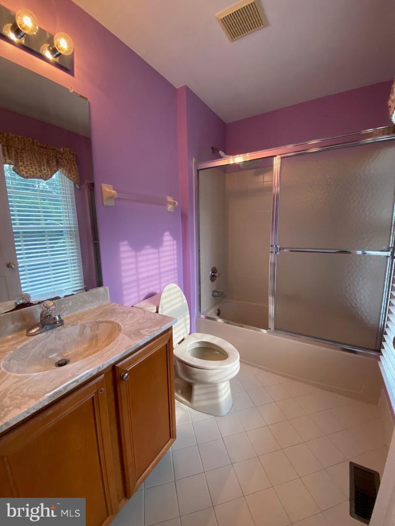 214 Country Club Dr