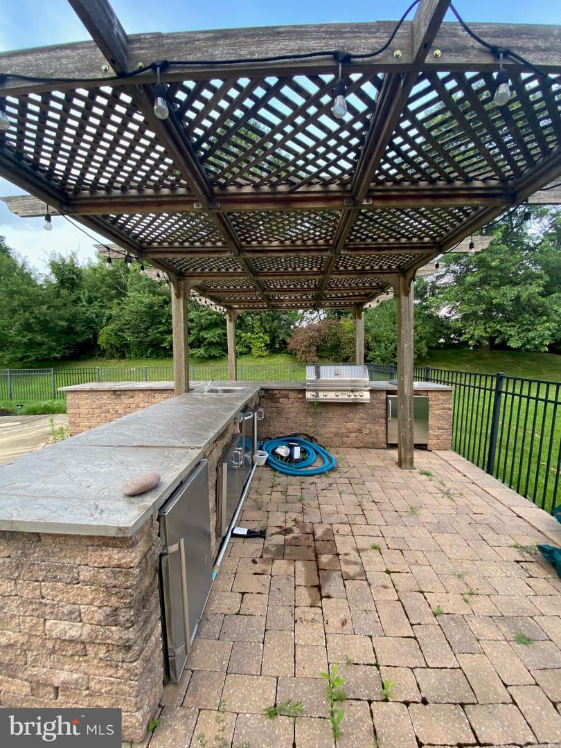 214 Country Club Dr