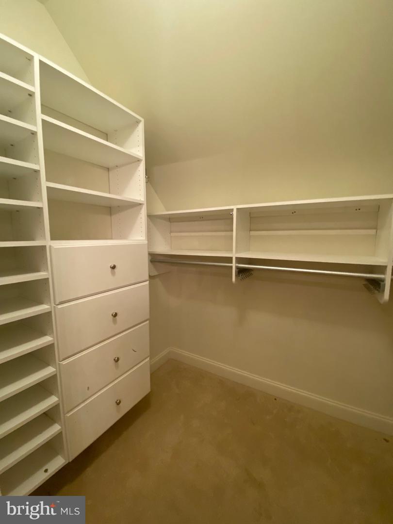 214 Country Club Dr