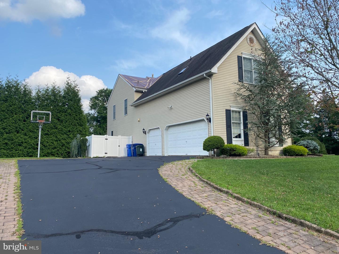 214 Country Club Dr