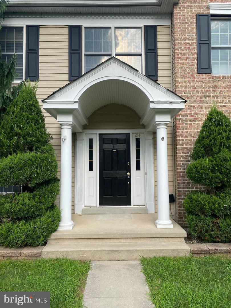 214 Country Club Dr