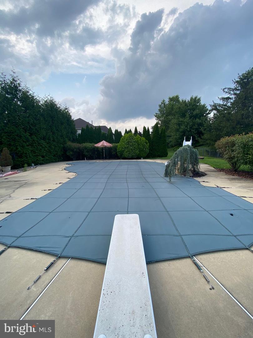 214 Country Club Dr