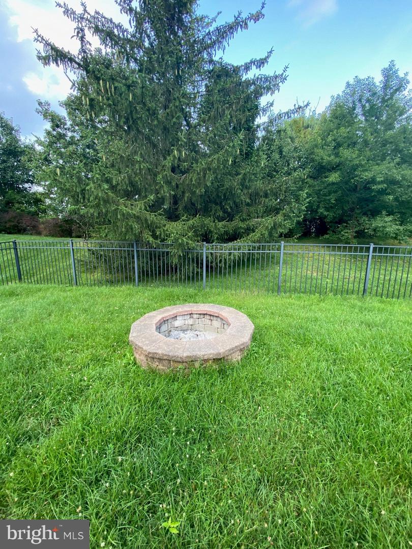 214 Country Club Dr