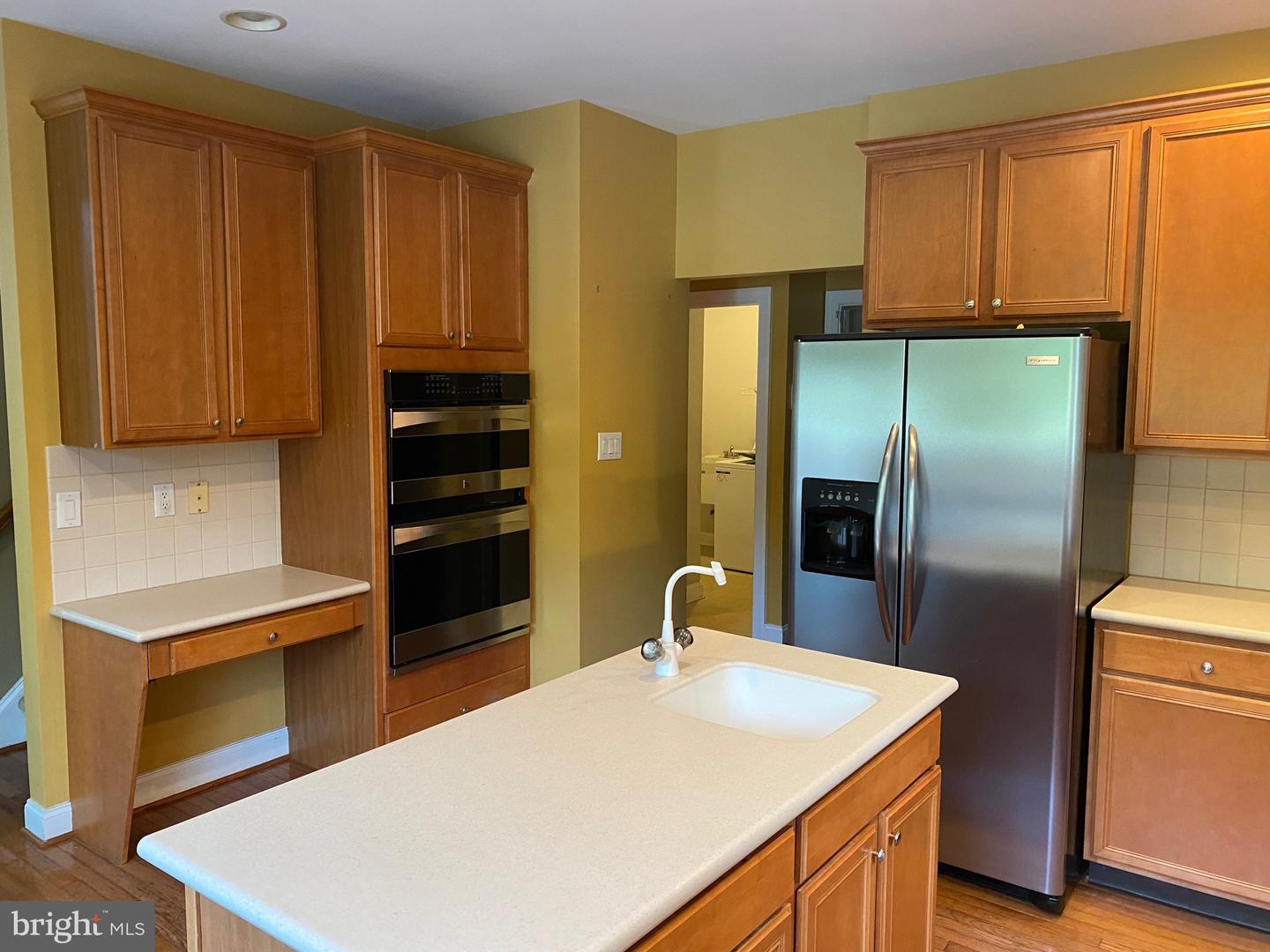 214 Country Club Dr