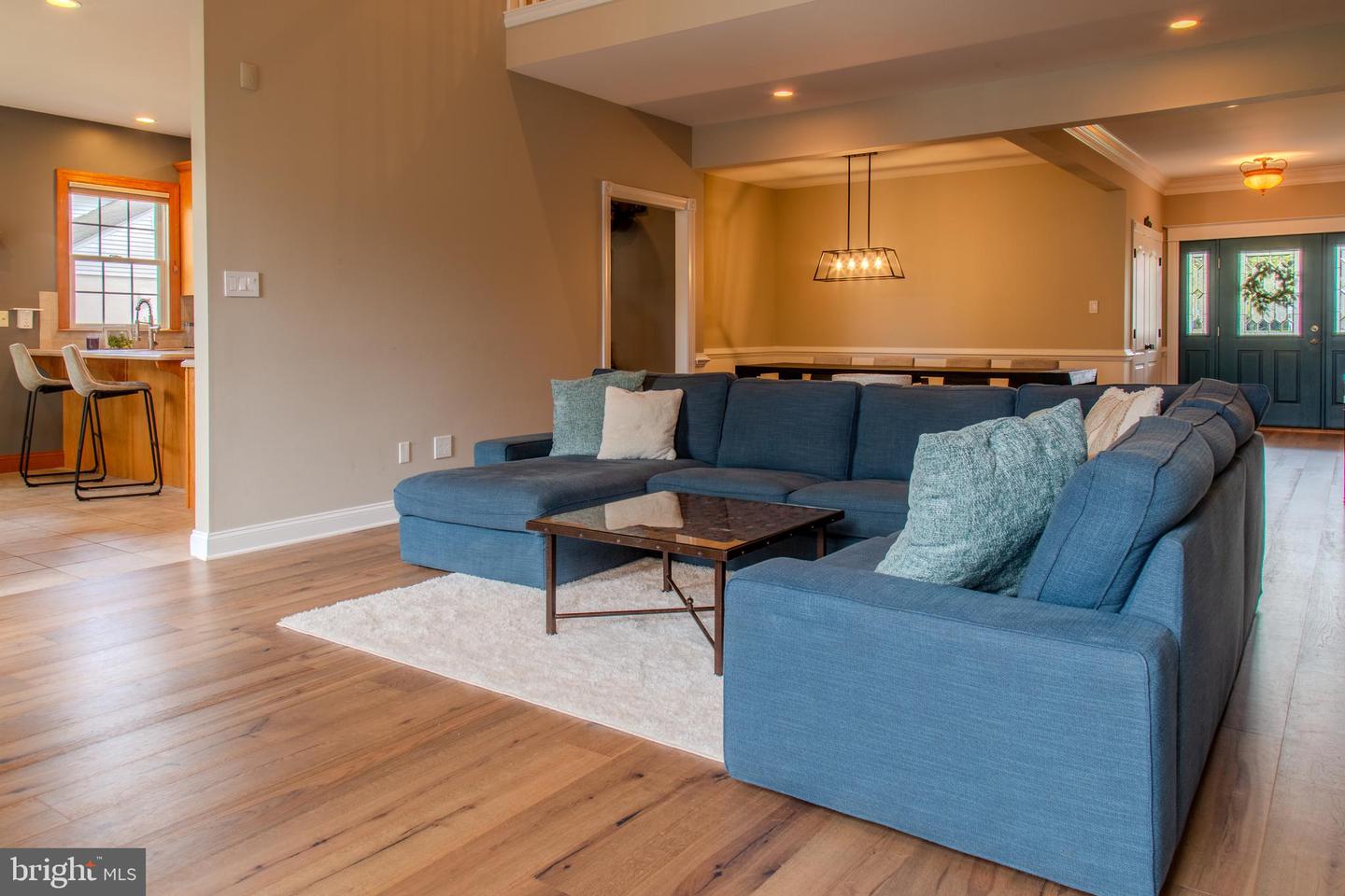 33 Evesham Ave
