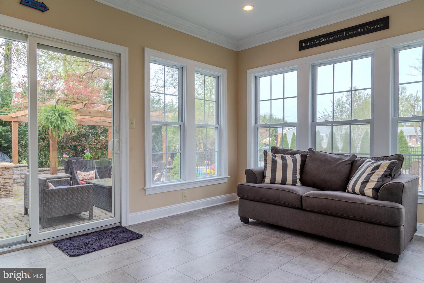 33 Evesham Ave