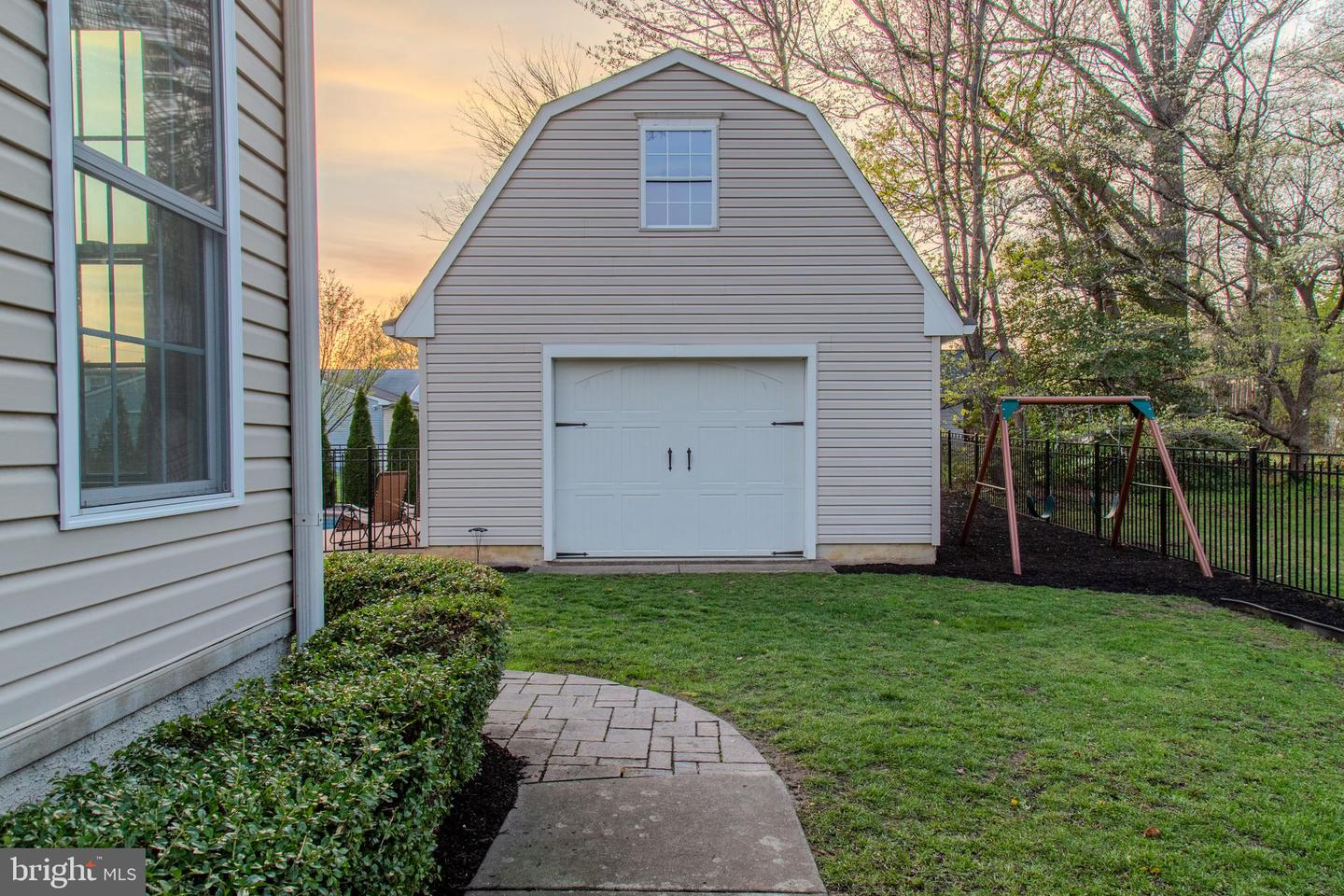 33 Evesham Ave