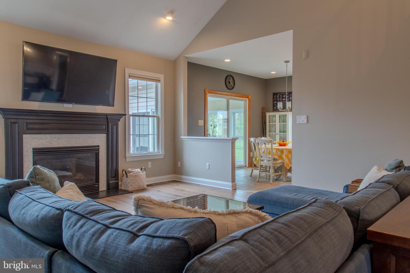 33 Evesham Ave