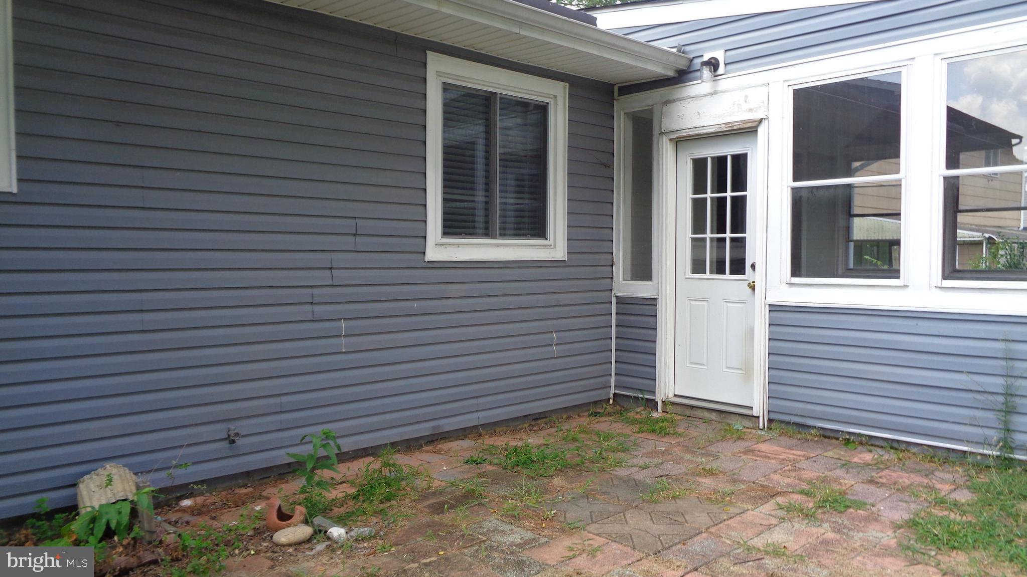 27 Sandal Ln