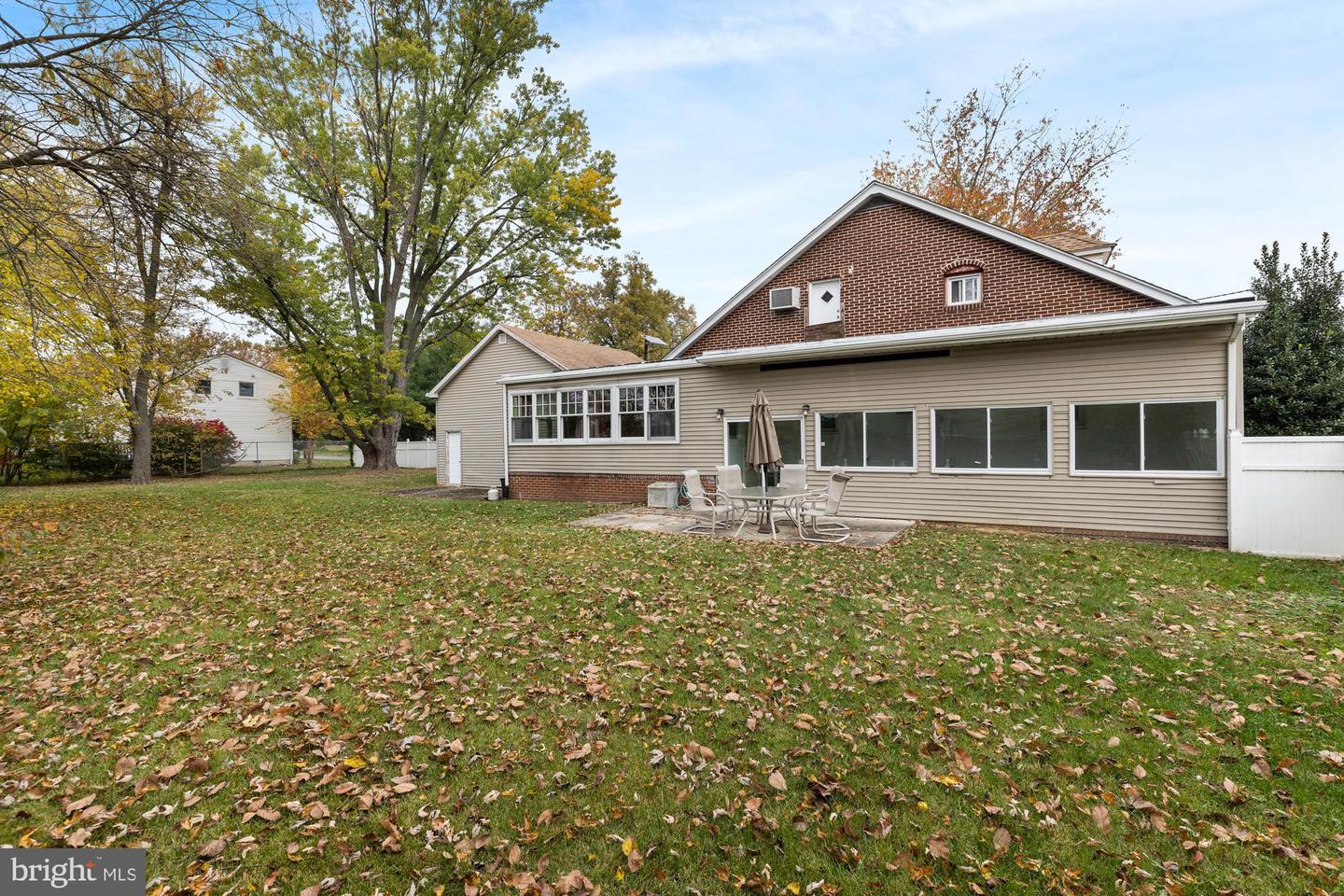 800 W Wood Ave