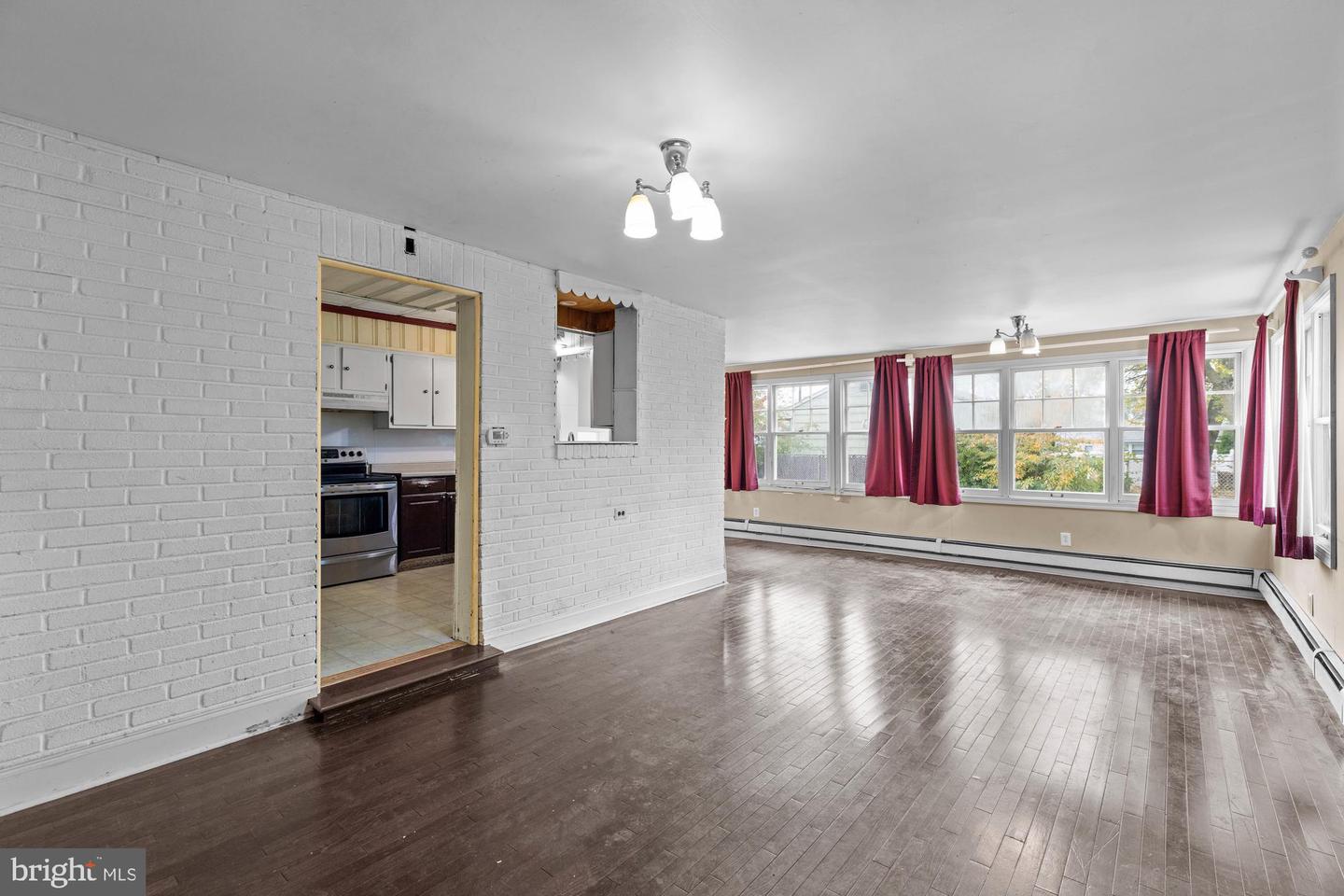 800 W Wood Ave