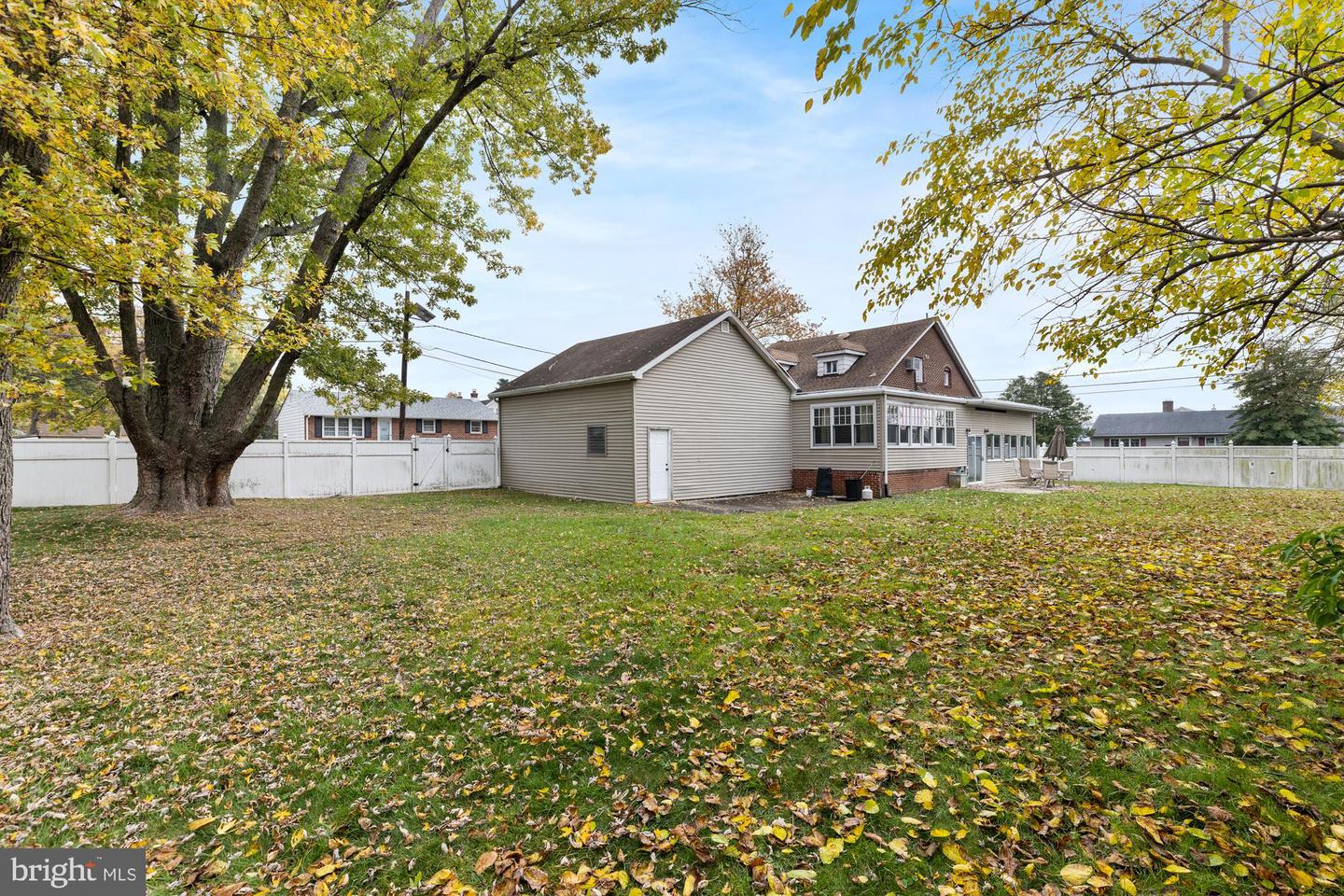 800 W Wood Ave