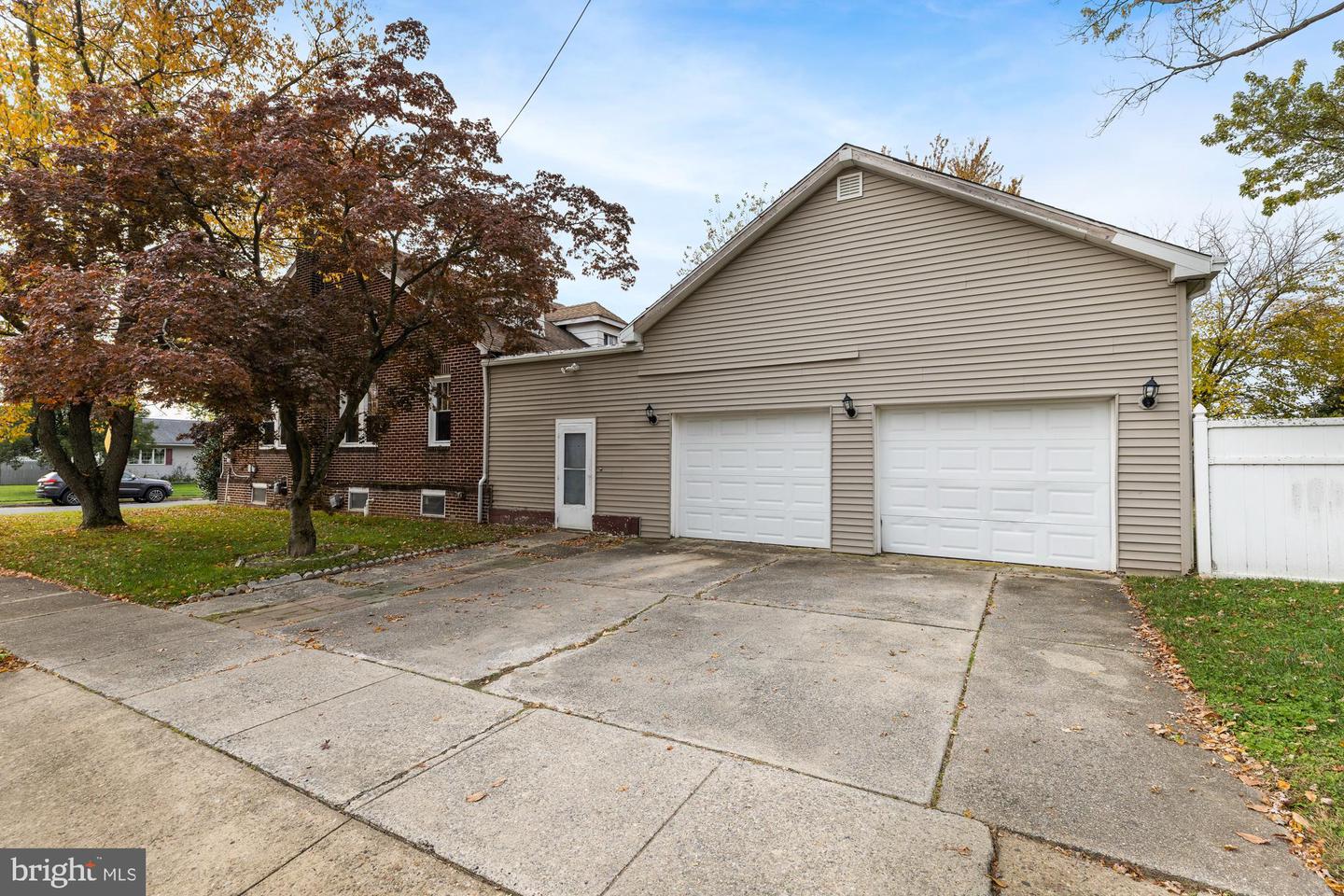 800 W Wood Ave