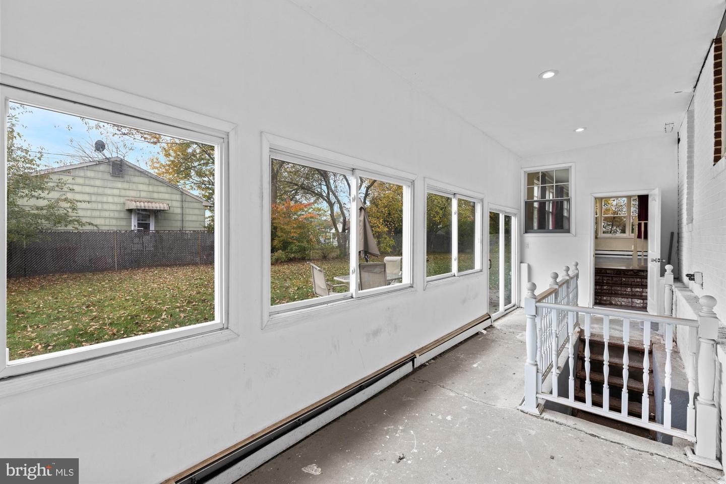 800 W Wood Ave
