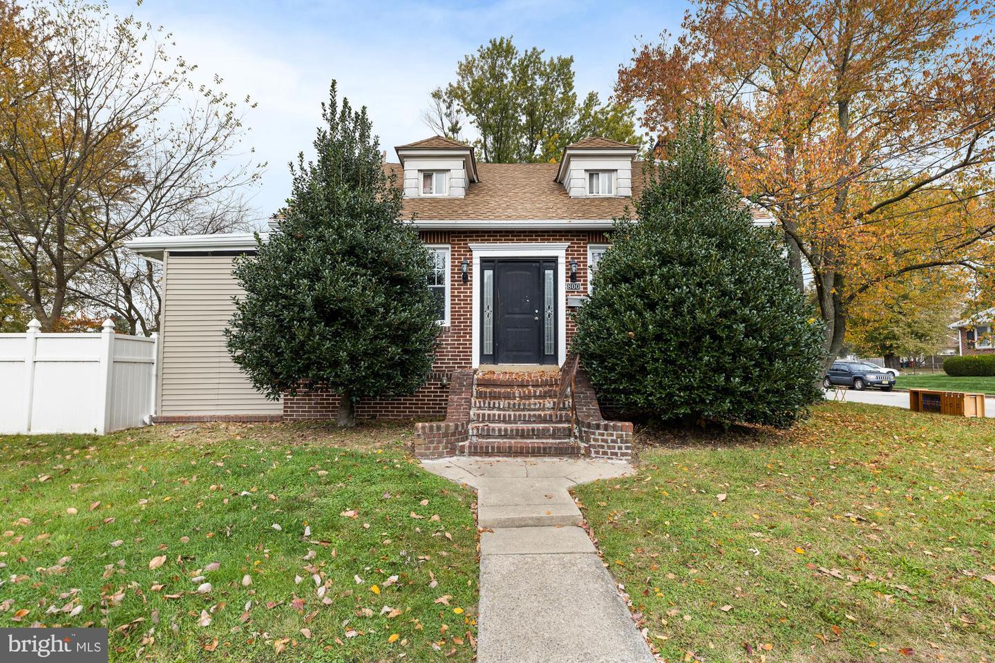 800 W Wood Ave