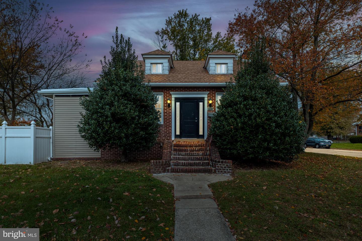 800 W Wood Ave