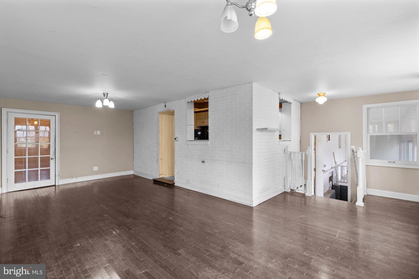 800 W Wood Ave