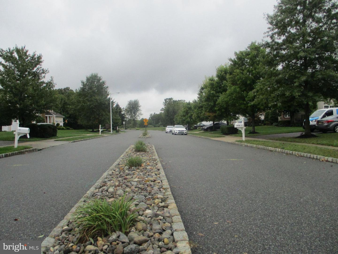4 Westbury Dr