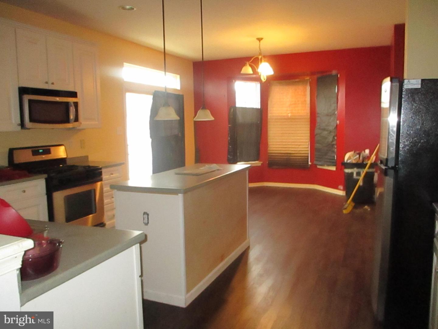 4 Westbury Dr